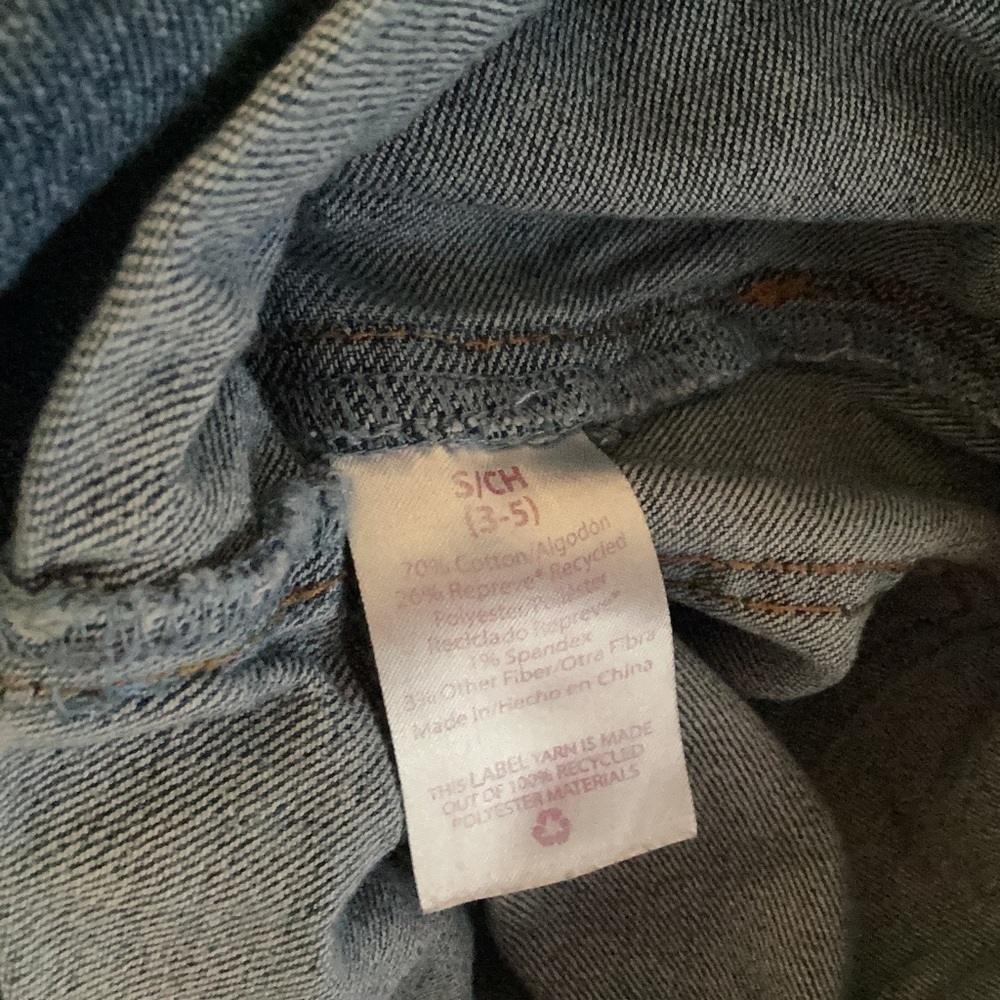 No Brand Junior’s Bibbed Distressed Jean Shorts. Size 3-5. - Picture 3 of 4